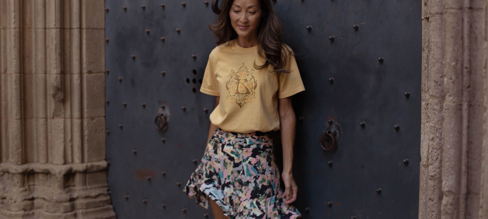 07_Maja-with-shirt-decadent-gold-mustard