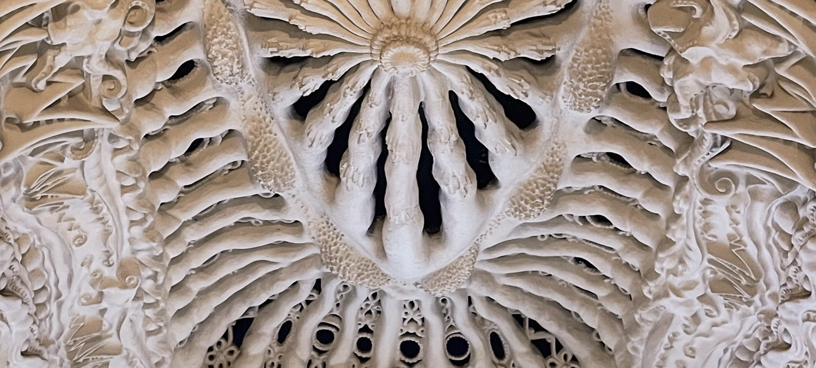 12_Modernist-ceiling